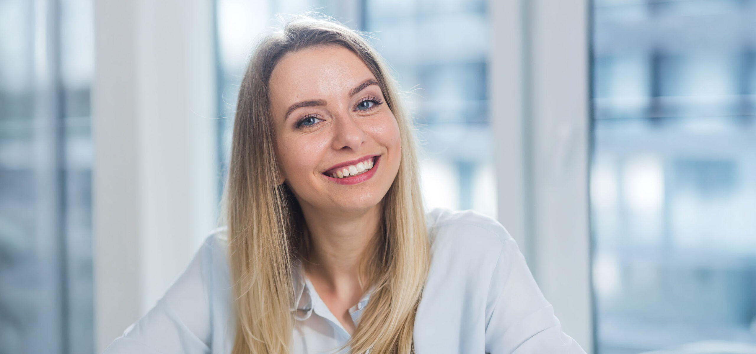 Person in oralchirurgischer Praxis in Berlin Schöneweide – Parodontalchirurgie